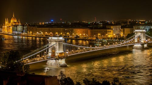 Gratis Jembatan Menyala Pada Waktu Malam Foto Stok