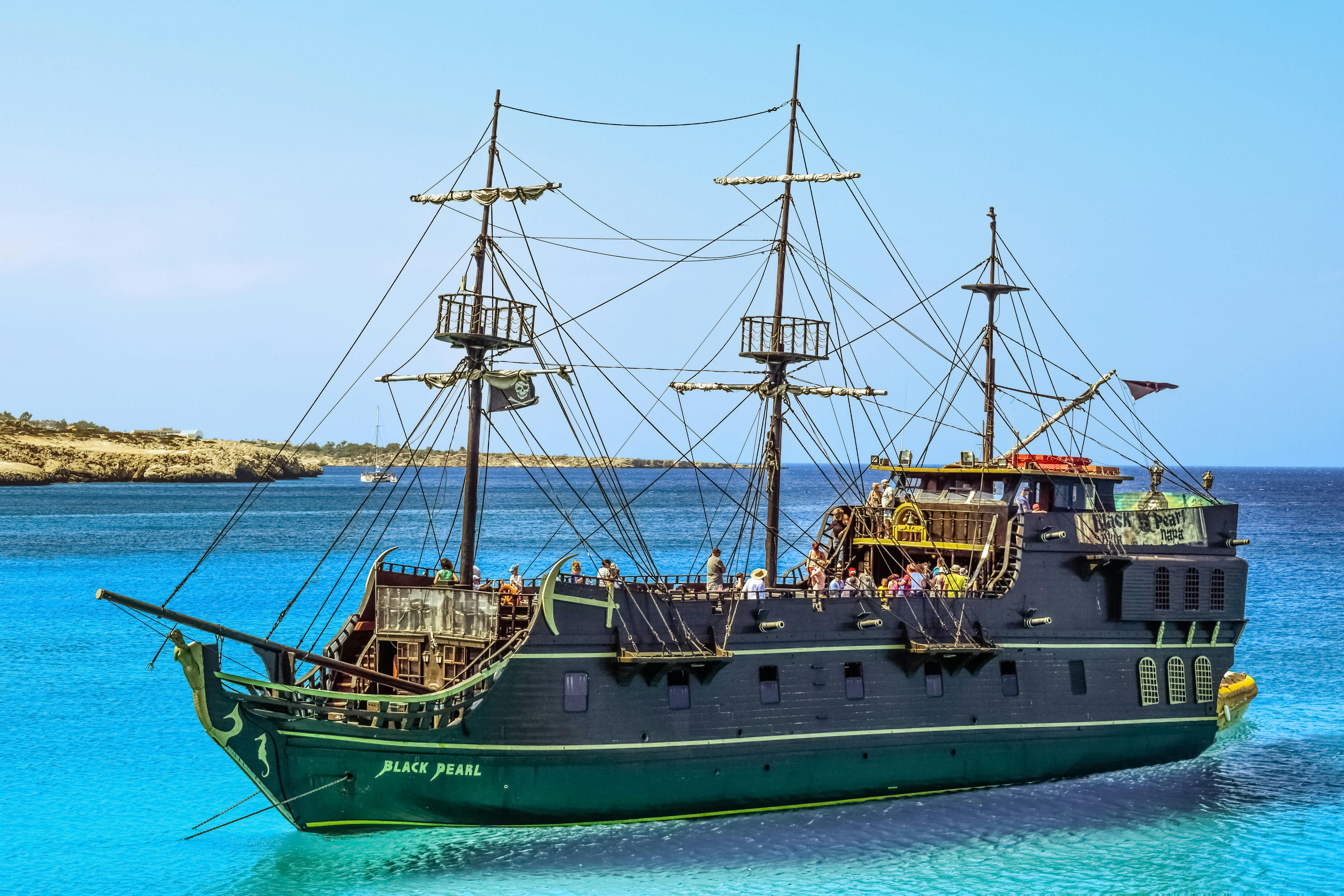  Kapal  Bajak  Laut  Asli infotiket com