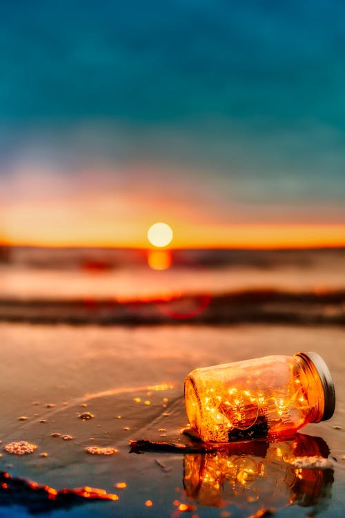 Orange Einmachglas Im Gewässer