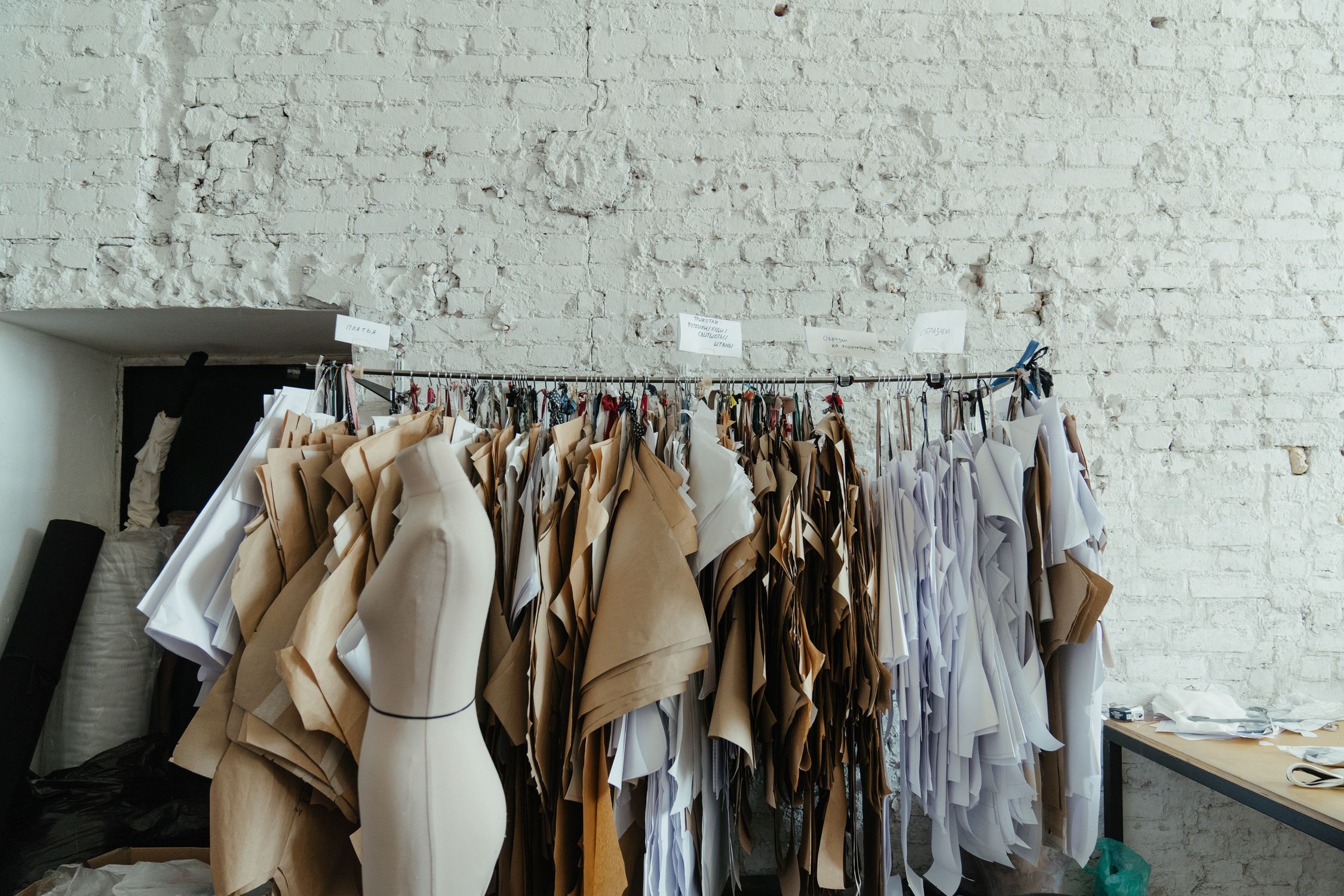 FKDEYIJIA Industriale Tubo Abbigliamento Hanging Rack, Parete l' Abbigliamento Display Rack, 4 Colori Disponibili for la Selezione, Vestiti Commerciali Rod-Lunghezza 80 Centimetri (Color : White FKDEYIJIA Industriale Tubo Abbigliamento Hanging Rack, Parete l' Abbigliamento Display Rack, 4 Colori Disponibili for la Selezione, Vestiti Commerciali Rod-Lunghezza 80 Centimetri (Color : White