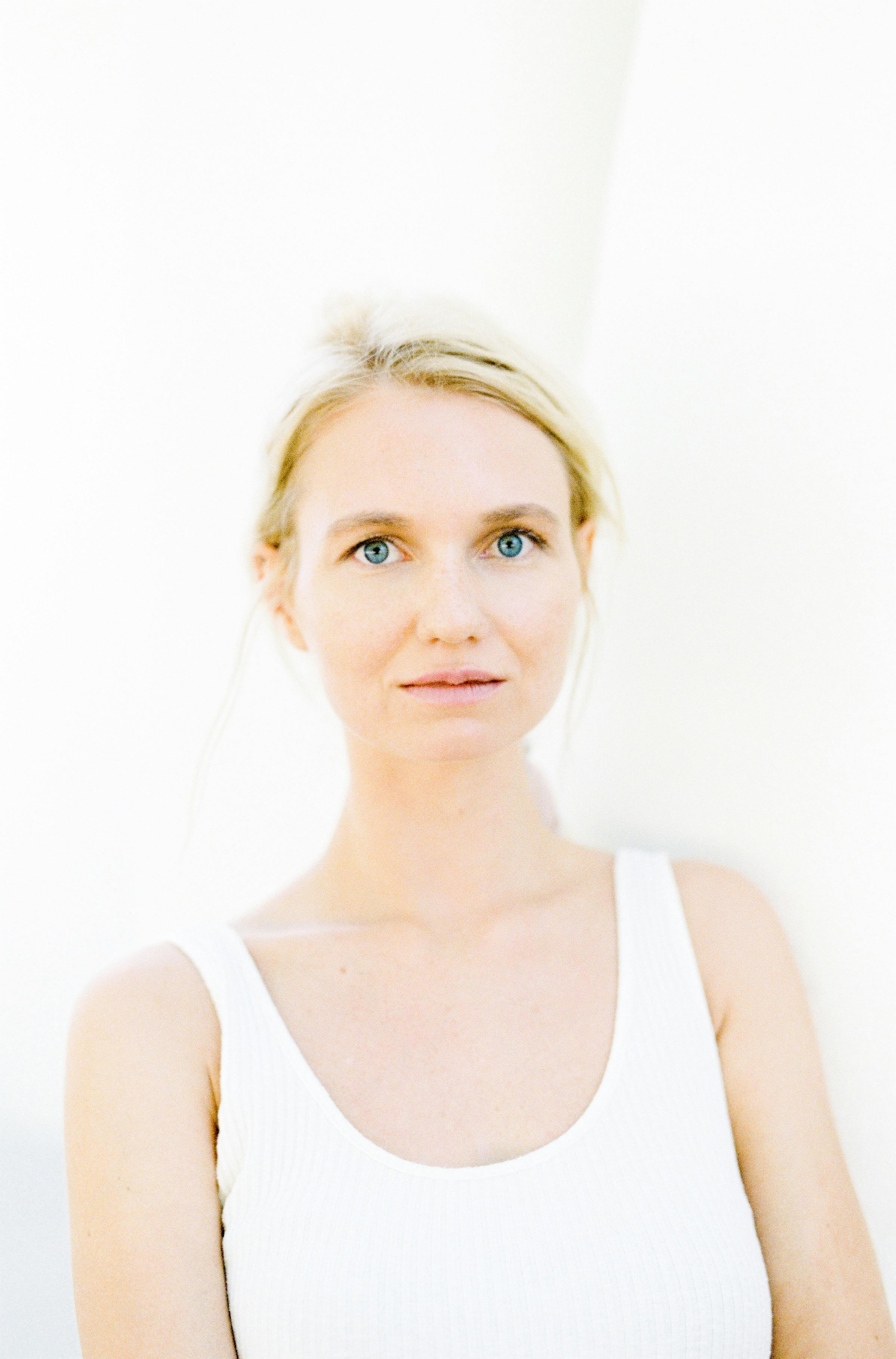 Gratuit Femme En Débardeur Blanc Photos