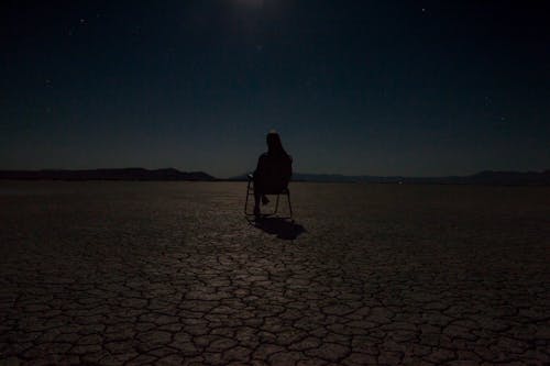 夜, 月, 椅子の無料の写真素材