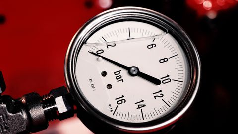 What actually narrows when an athlete performs badly under pressure