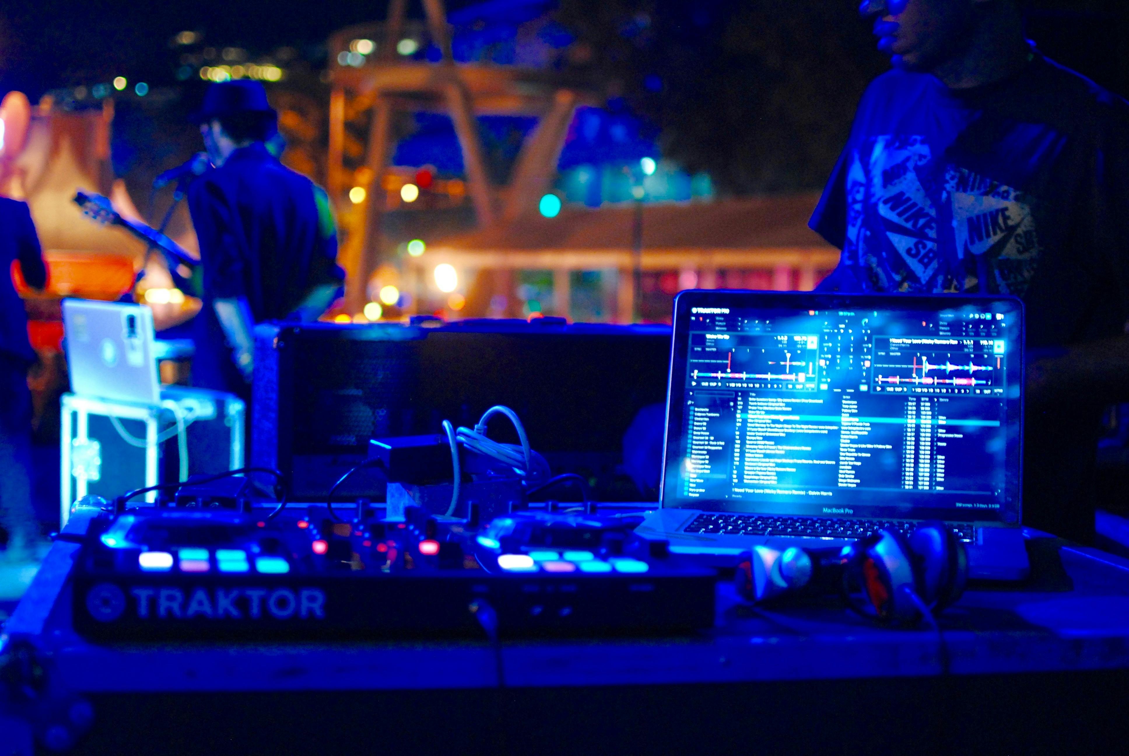 People Dancing · Free Stock Photo