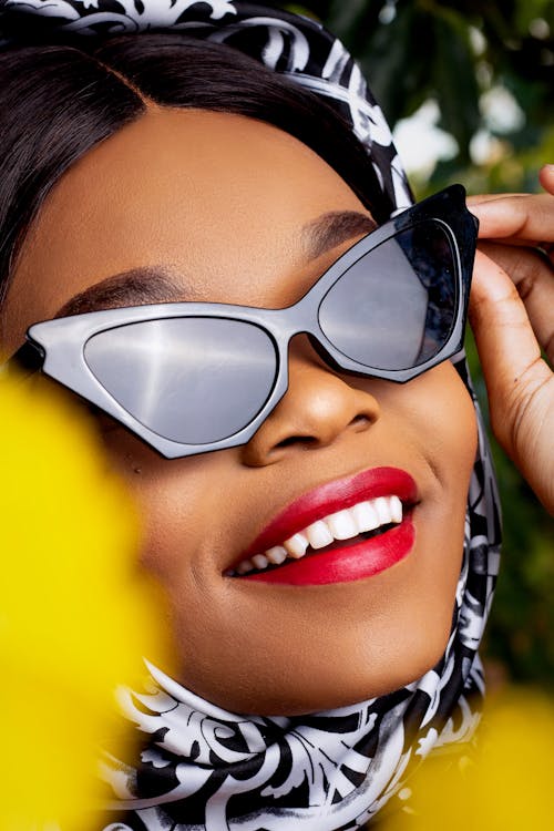 Crop stylish black woman face in trendy sunglasses Free Stock Photo