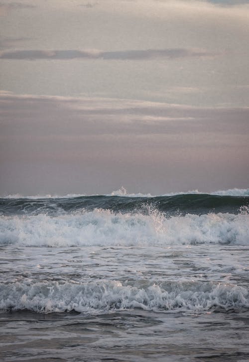 Free Ocean Waves Crashing  Stock Photo