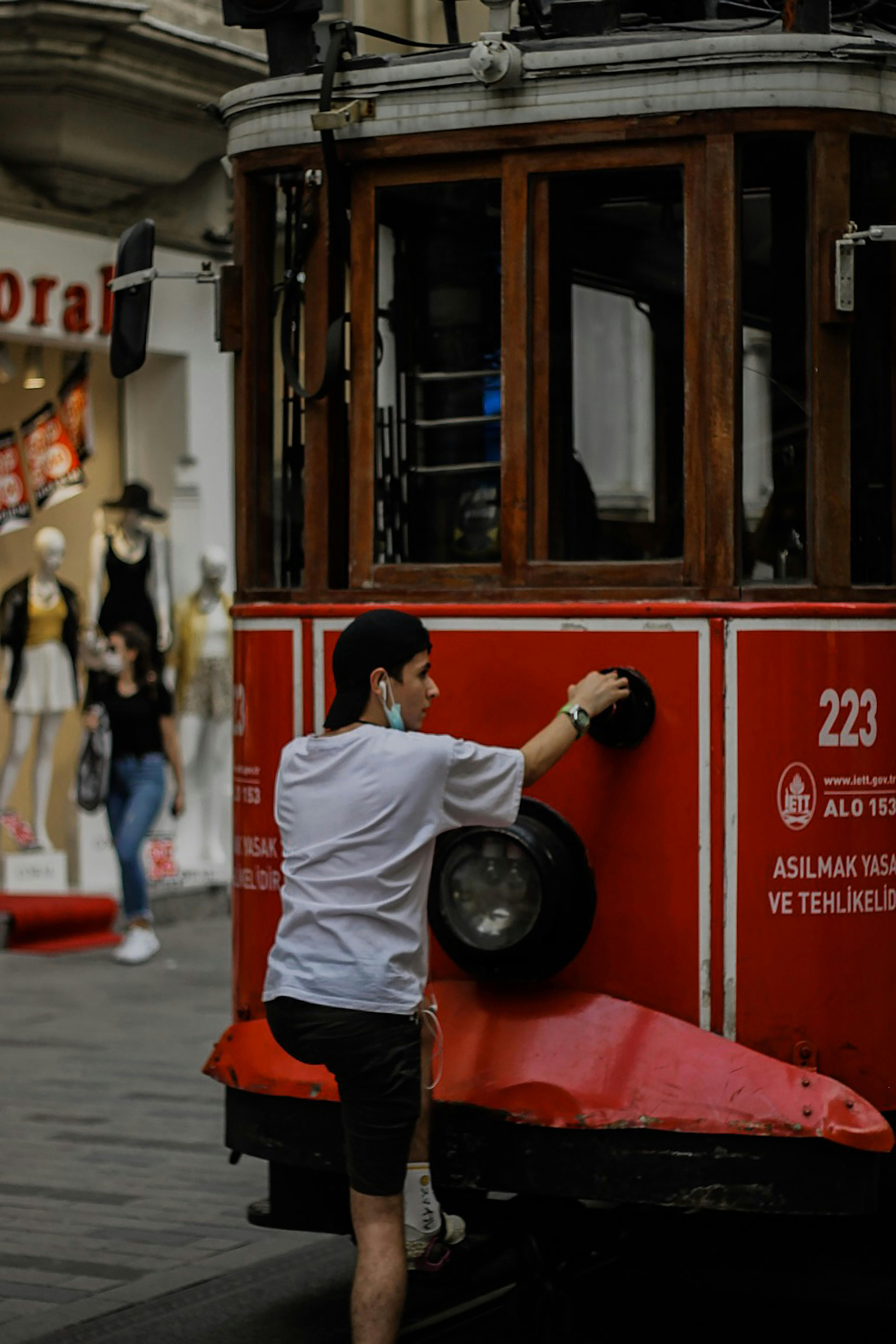 New Tram Pararam Photos, Download The BEST Free New Tram Pararam Stock