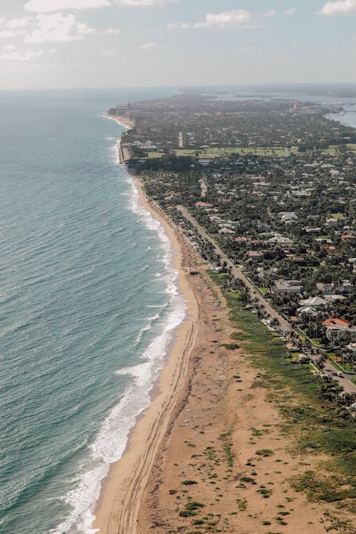 Foto d'estoc gratuïta de Costa, foto des d'un dron, fotografia aèria