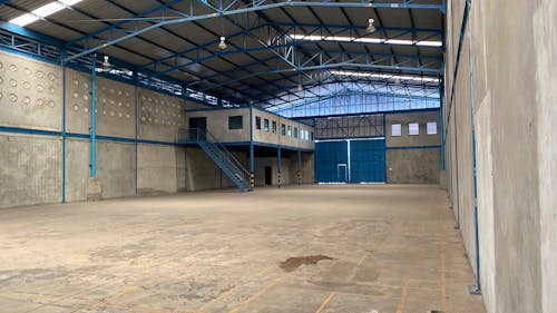 Free Photo of An Empty Warehouse Stock Photo