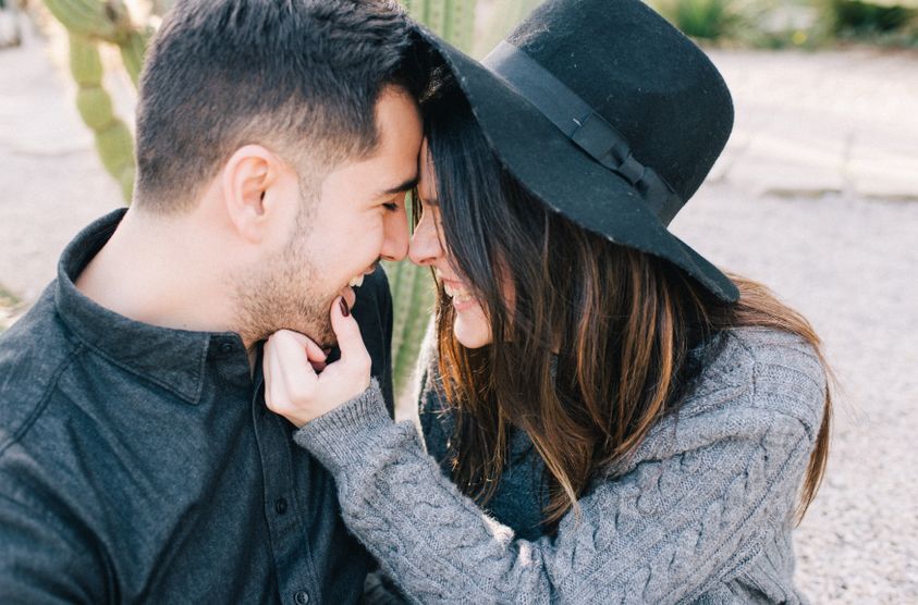 Online dating: starting a conversation on a niche platform