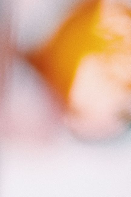Soft blur effect with dominant yellow and white hues for abstract artistic use.