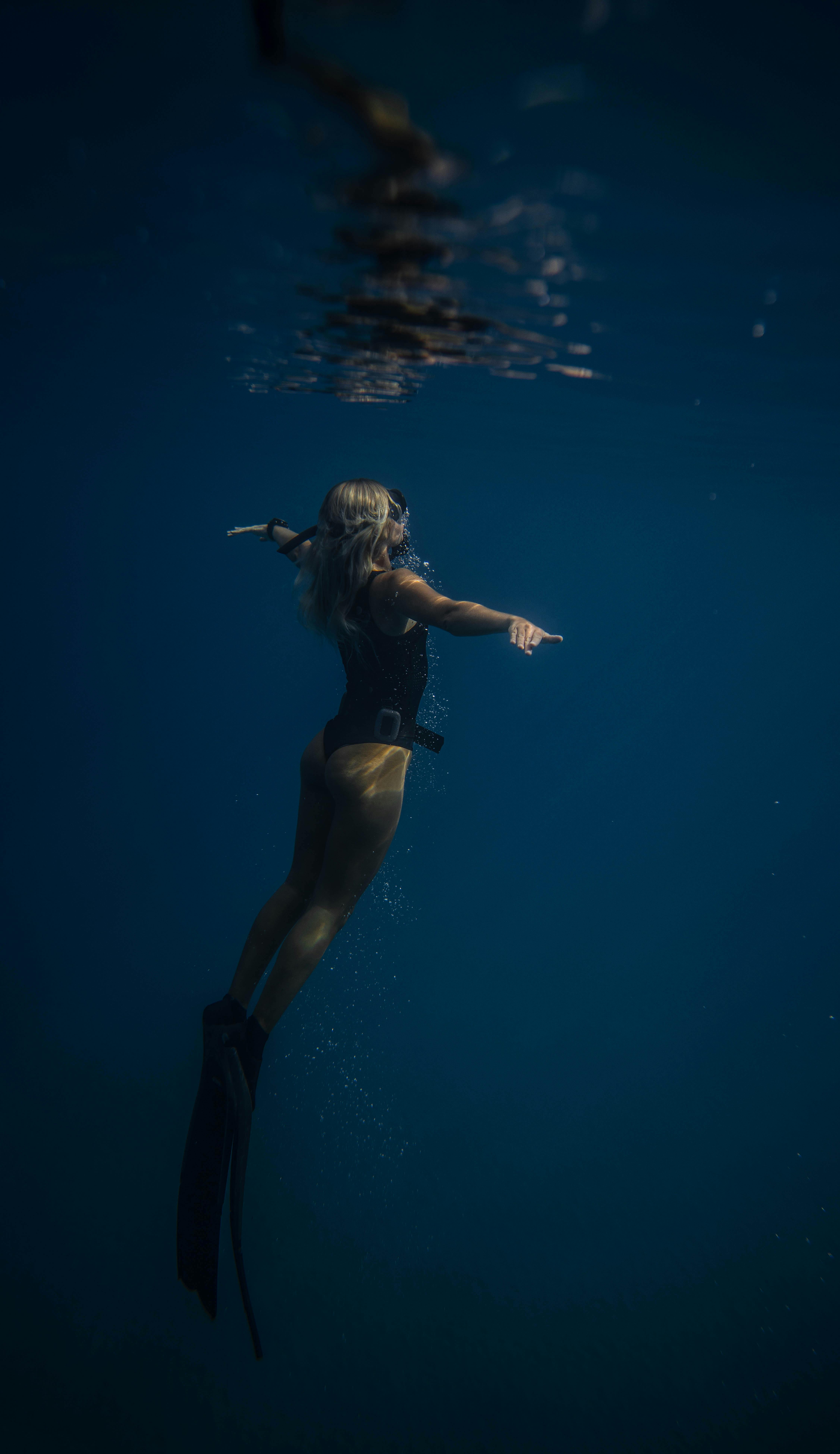 4,600+ Underwater Diving Diving Deep Women Stock Photos, Pictures &  Royalty-Free Images - iStock