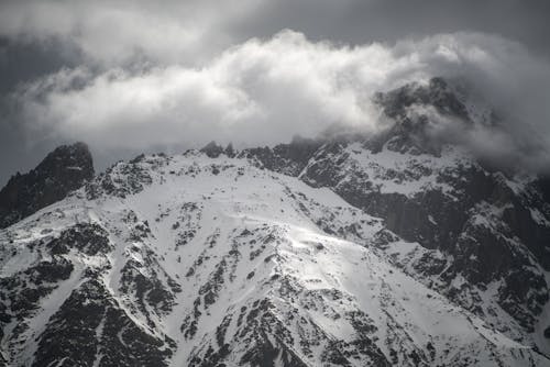 Fotos de stock gratuitas de al aire libre, cielo nublado, cima de montaña