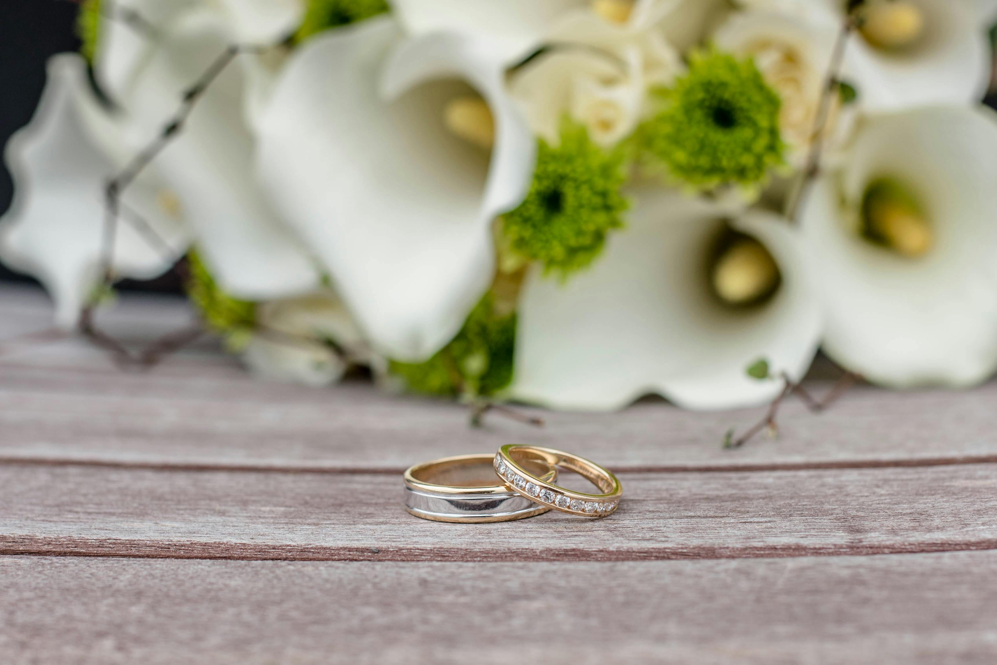 Nhẫn cưới: Hãy khám phá ngay hình ảnh những chiếc nhẫn cưới đẹp mê hồn để tạo nên sự trọn vẹn cho ngày trọng đại của bạn. Với rất nhiều lựa chọn về kiểu dáng, chất liệu và màu sắc, chắc chắn bạn sẽ tìm được chiếc nhẫn ưng ý nhất.