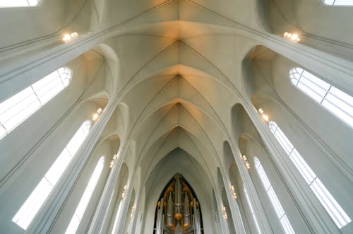 Foto profissional grátis de alto, arcadas, capela