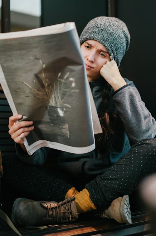 Free Photo of Woman Sitting While Looking at Paper Stock Photo