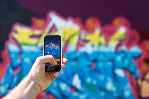 Ilmainen kuvapankkikuva tunnisteilla älypuhelin, graffiti, iOS Kuvapankkikuva