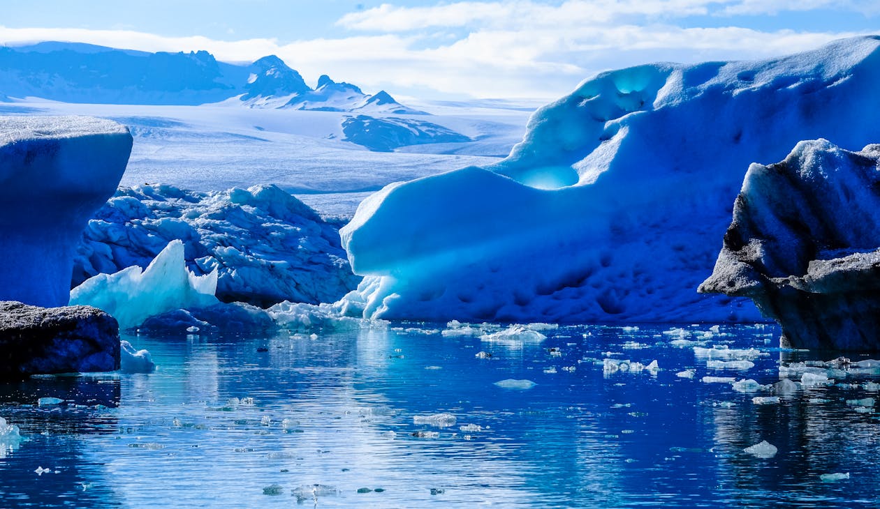 Free Iceberg on Body of Water Digital Wallpaper Stock Photo