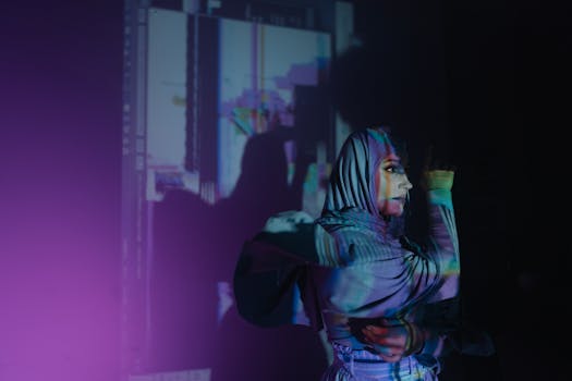 一位充满活力的女性头巾肖像，在艺术光影投射下，呈现出深邃的阴影