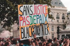 Violences du 17 octobre : la procureure de Paris conteste le diagnostic « ultragauche » du gouvernement