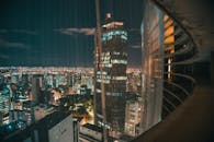 夜间拍摄的圣保罗天际线展现了充满活力的城市生活