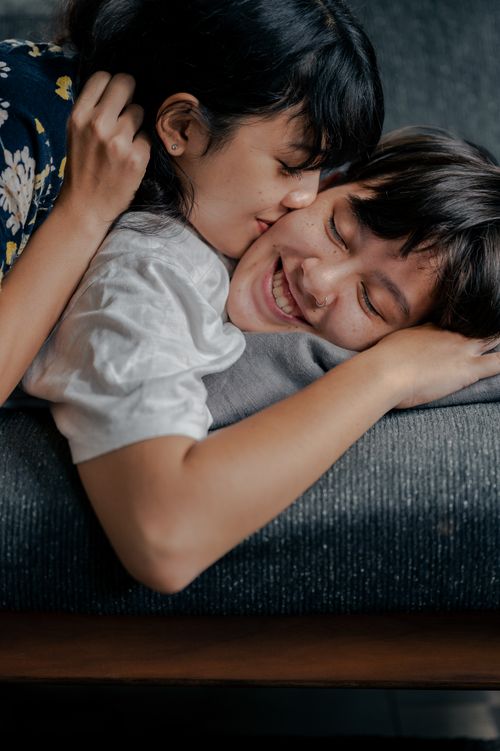 Free Intimate and loving moment between a joyful couple relaxing on a sofa. Stock Photo
