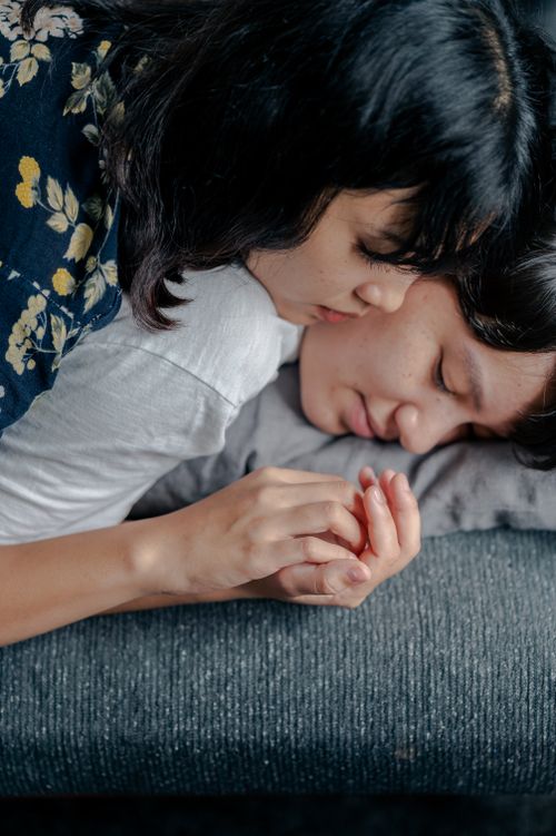 Free A loving couple embracing and relaxing together, portraying intimacy and tranquility. Stock Photo