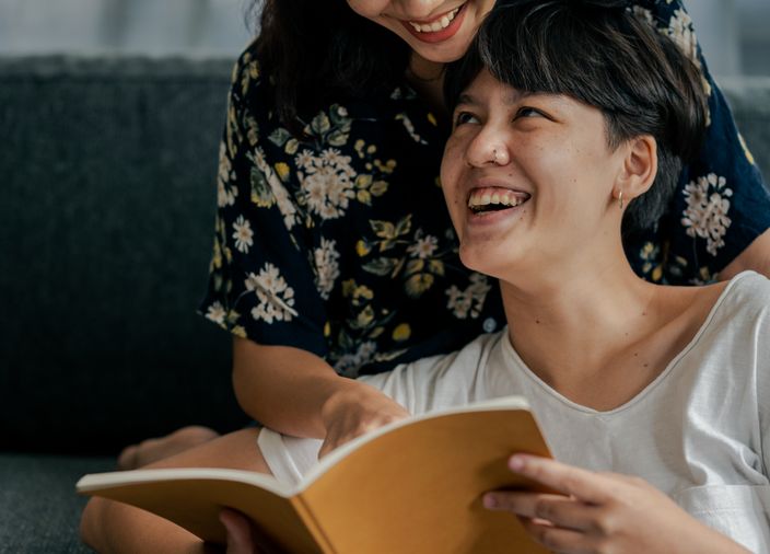 Online dating: starting a conversation on a niche platform