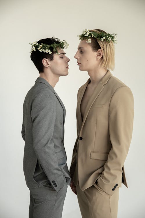Kostnadsfri bild av ansikte mot ansikte, blommakronor, gay-h