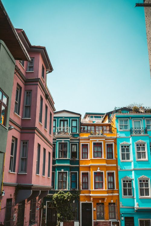 Free Vibrant facades of historic buildings in Istanbul, showcasing colorful architecture against a clear blue sky. Stock Photo