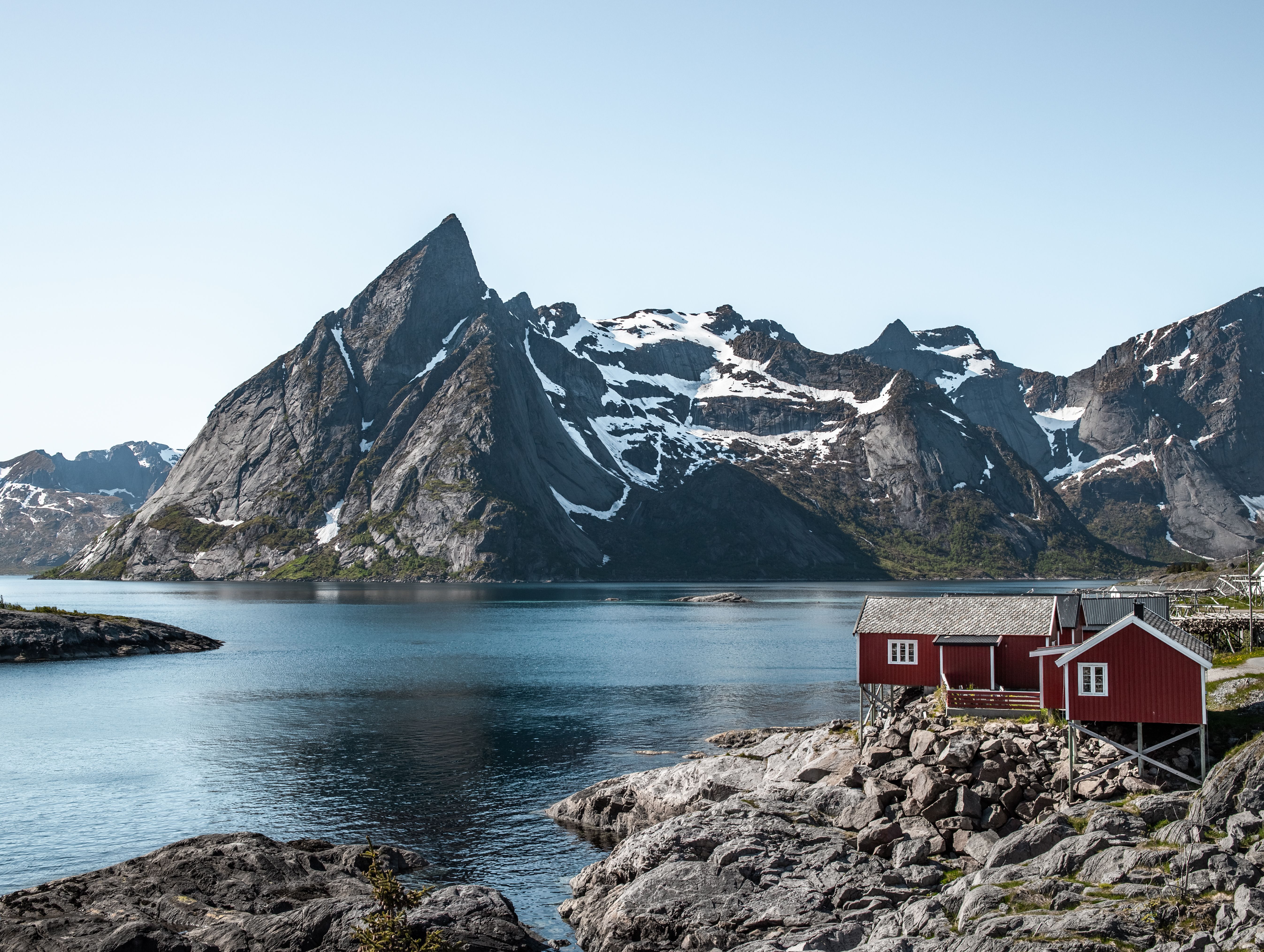 Brown and White House Near Body of Water and Mountain · Free Stock Photo