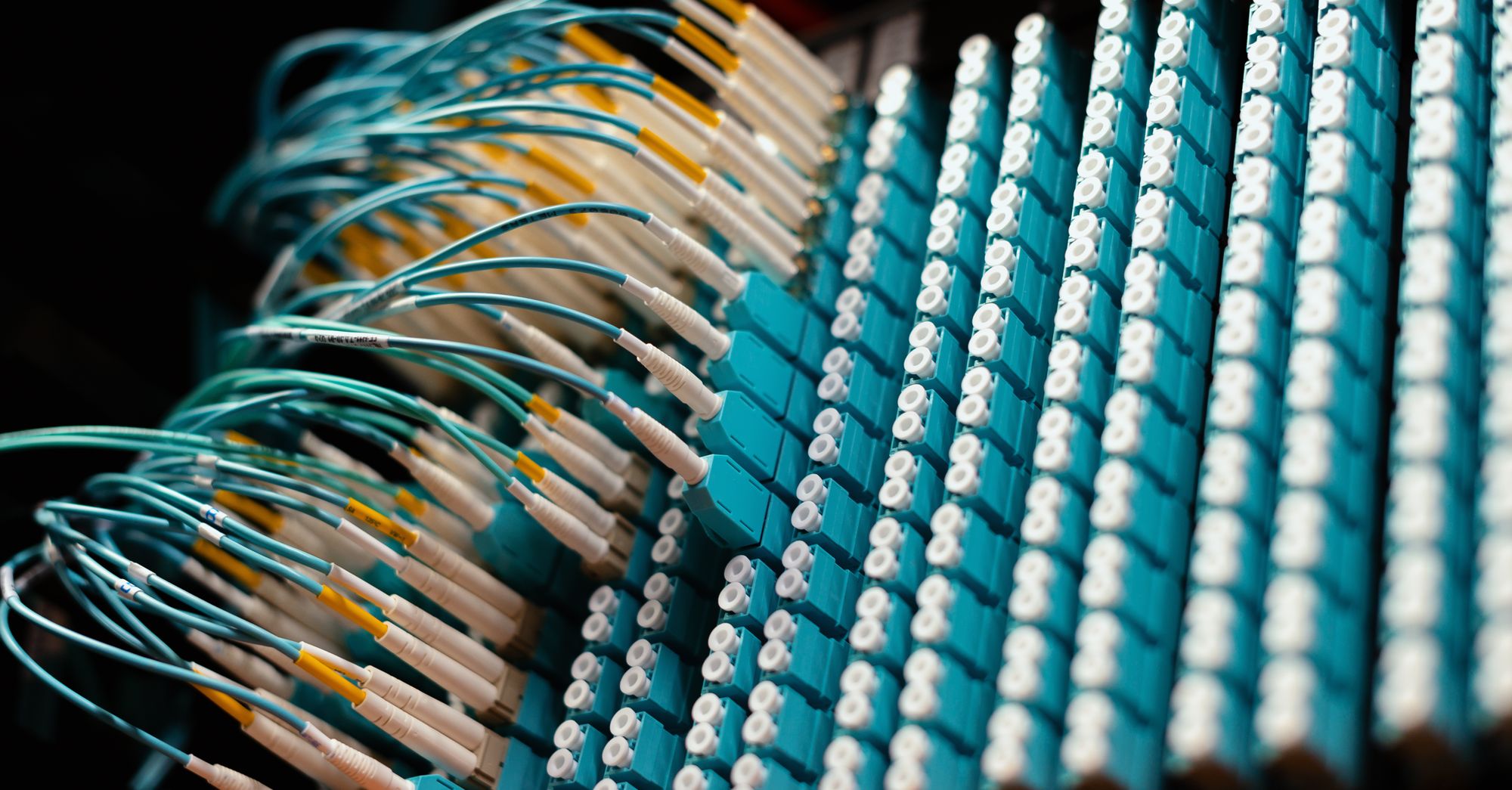AT&T Fiber Bet Pays Off: Earnings Validate Aggressive Buildout and Strong Re-Rating Ahead