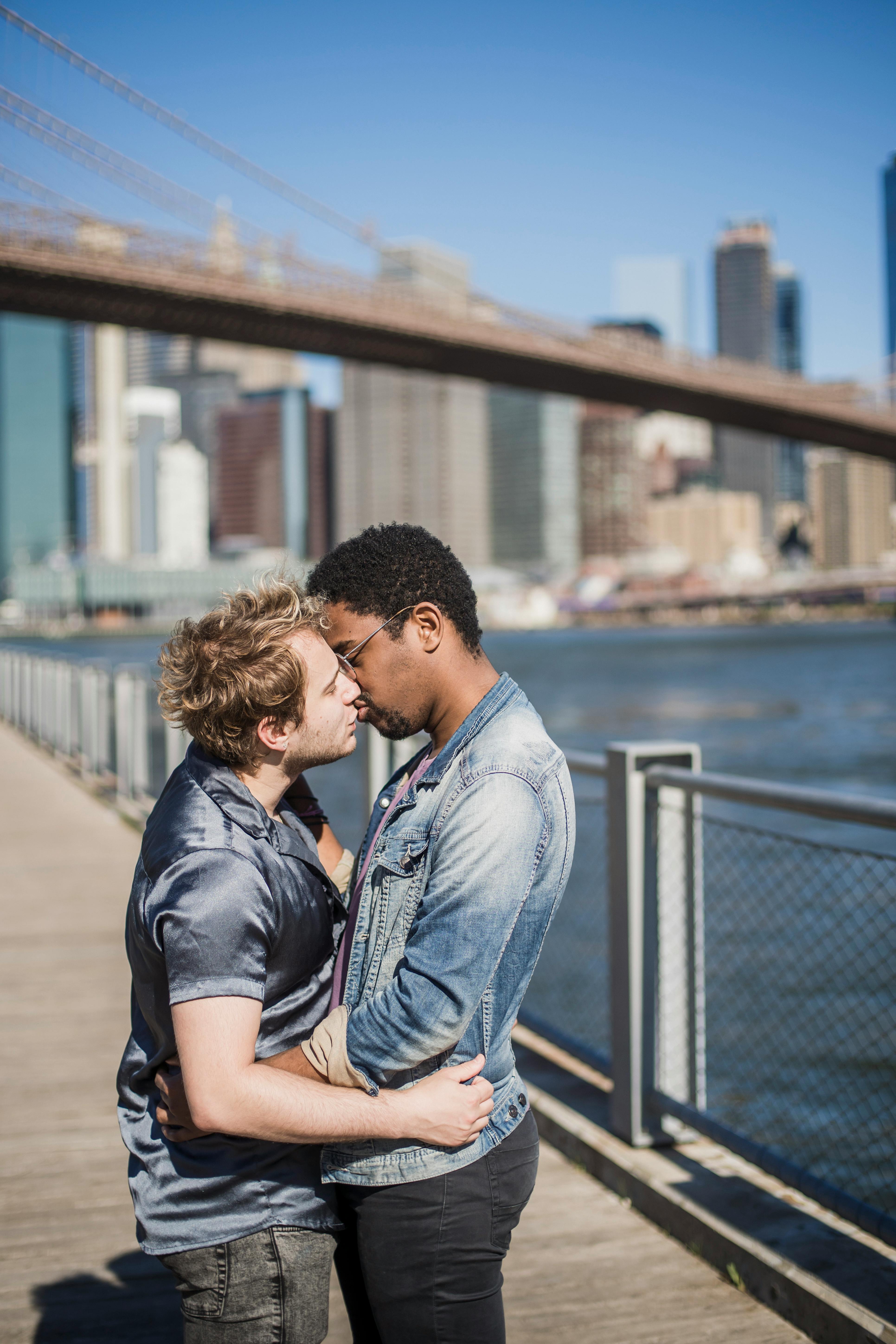 couple kissing outside