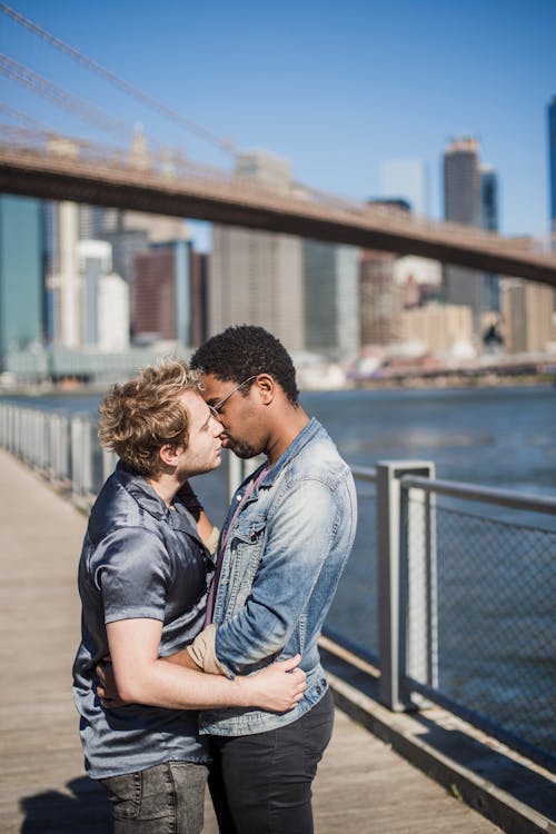 Free Couple Kissing Outside Stock Photo