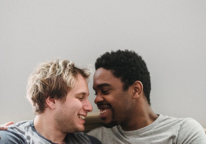 Online dating: starting a conversation on a niche platform