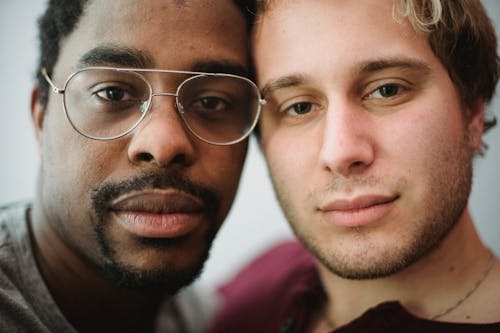 Kostnadsfria Kostnadsfri bild av glasögon, homosexuellt par, män Stock foto