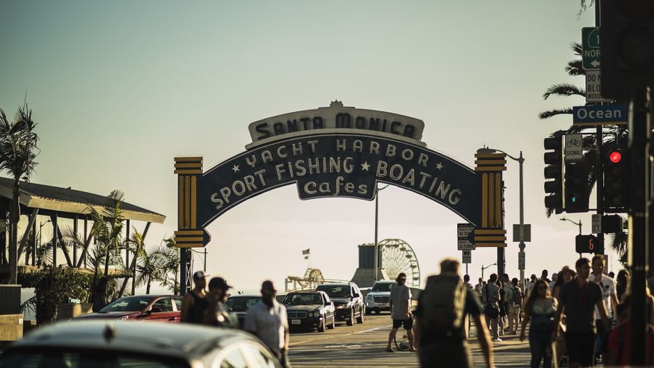 Santa Monica pier fishing crowd