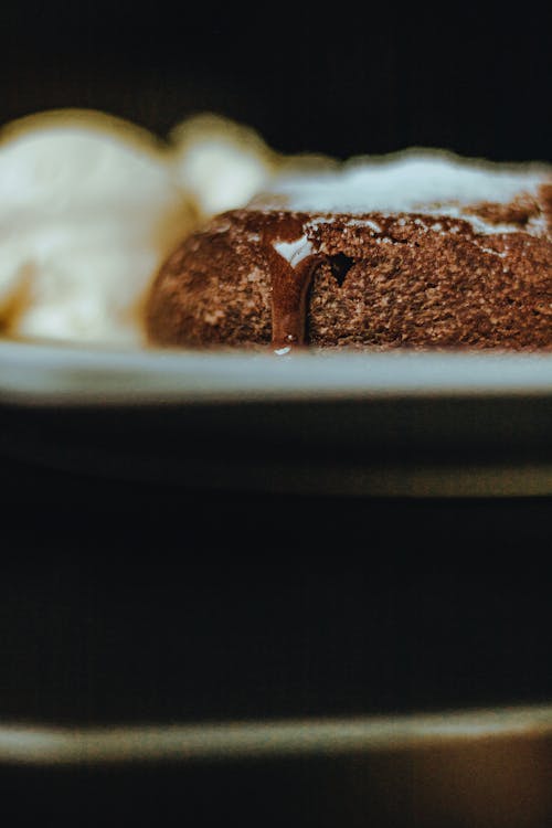 Foto profissional grátis de apetitoso, bolo, bolo de chocolate