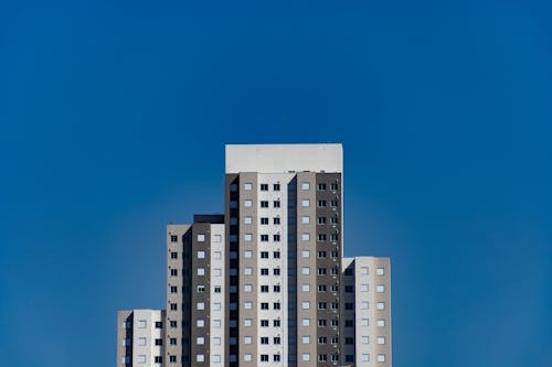 Gratis lagerfoto af arkitektur, blå baggrund, blå himmel Lagerfoto