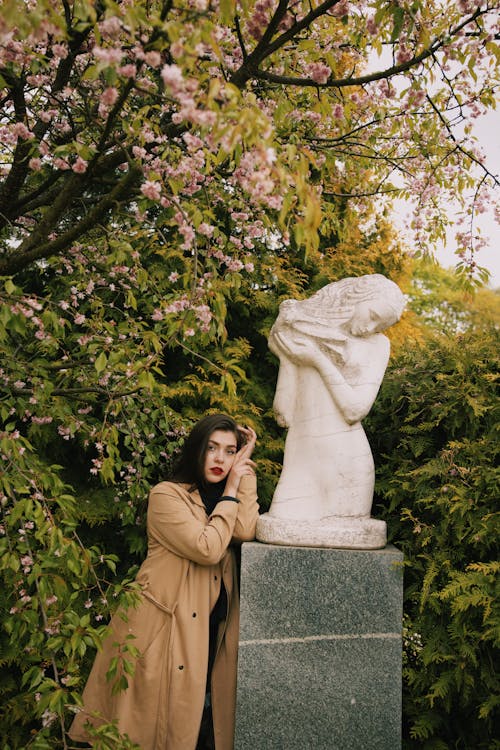 Základová fotografie zdarma na téma bez emocí, botanická zahrada, brunetka