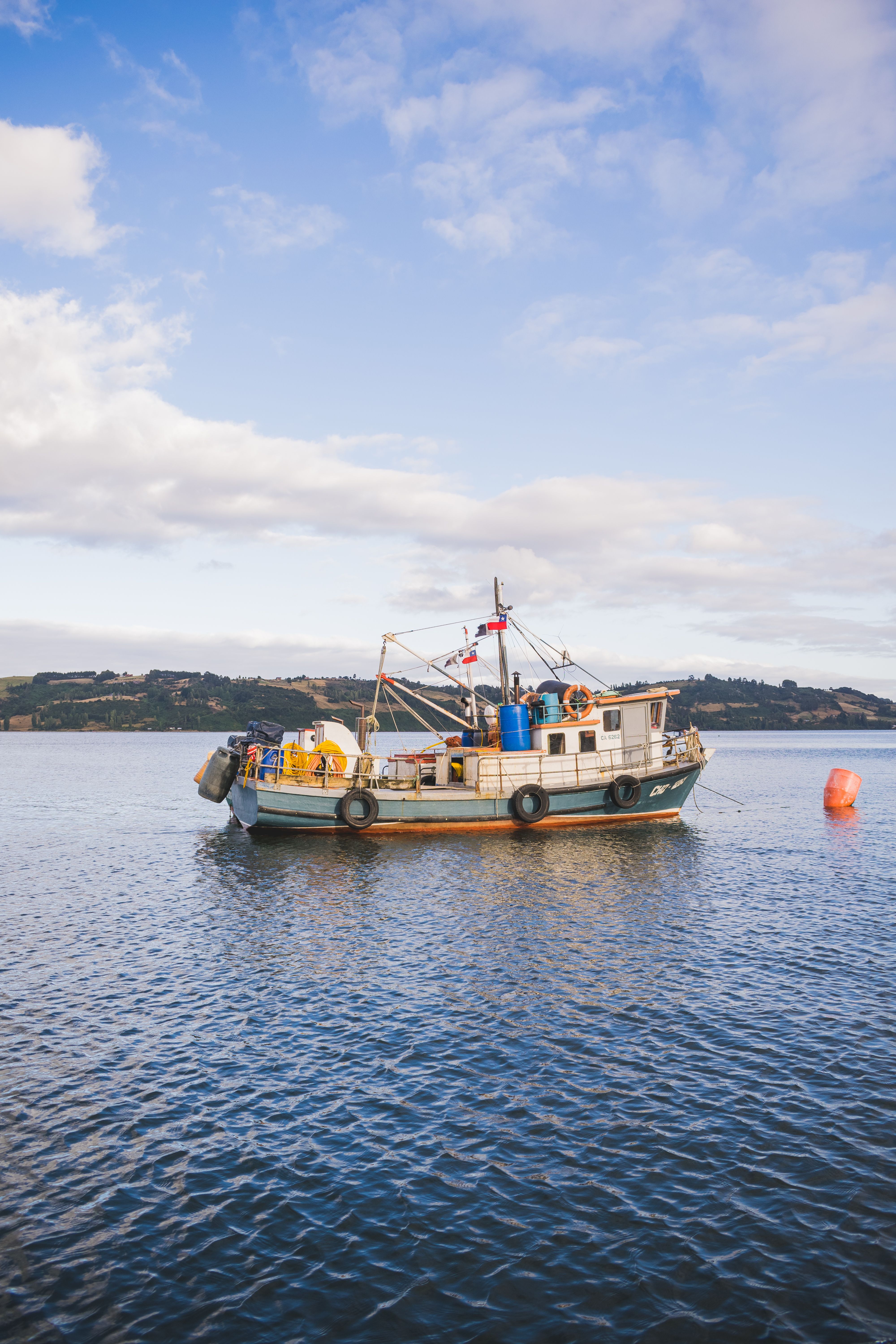 A Boat with People on the Water · Free Stock Photo