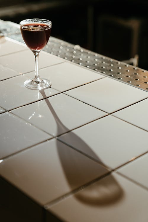 Ücretsiz Beyaz Masada şarap Kadehini Temizle Stok Fotoğraflar