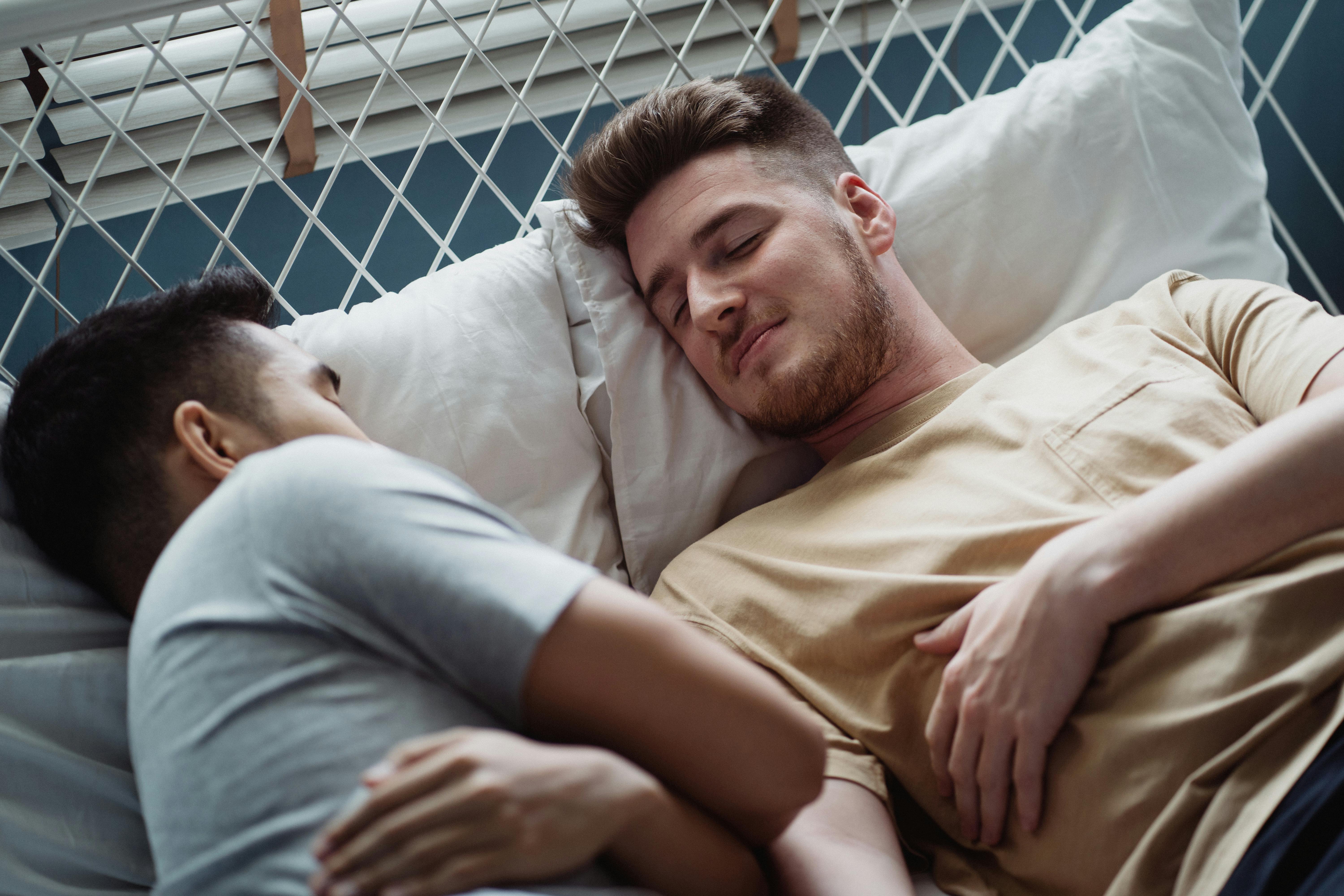 two-men-sleeping-together-free-stock-photo