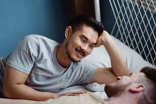 Kostenlos Kostenloses Stock Foto zu asiatisch männlich, asiatischer mann, bett Stock-Foto