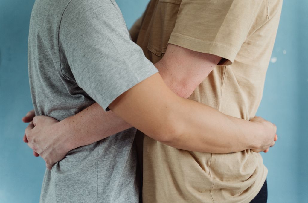 Online dating: starting a conversation on a niche platform
