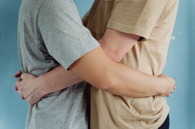 Online dating: starting a conversation on a niche platform