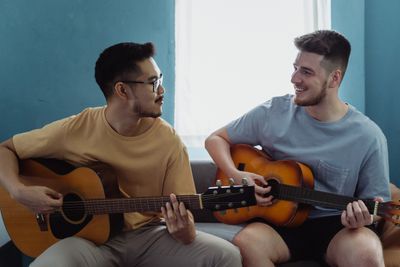 Friends playing guitar indoors — Ketut Subiyanto on Pexels