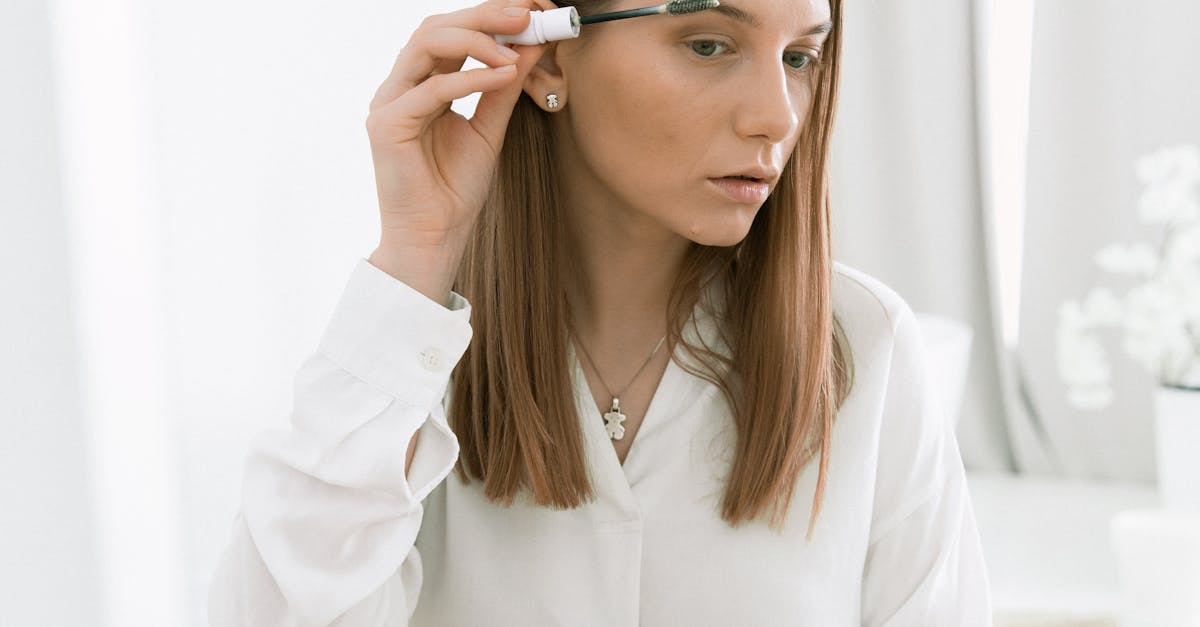 How to take off waterproof mascara without makeup remover or oil
