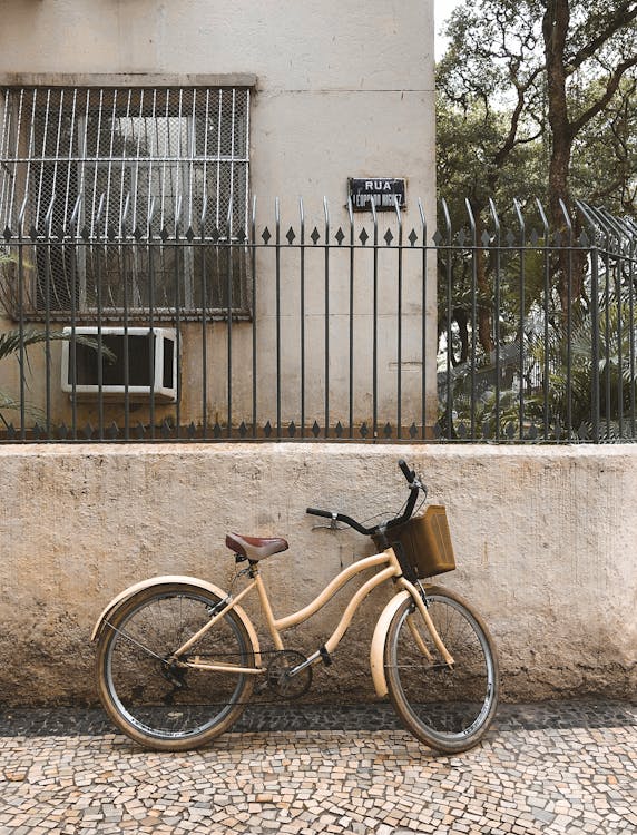 Fotobanka s bezplatnými fotkami na tému bicykel, chodník, dom