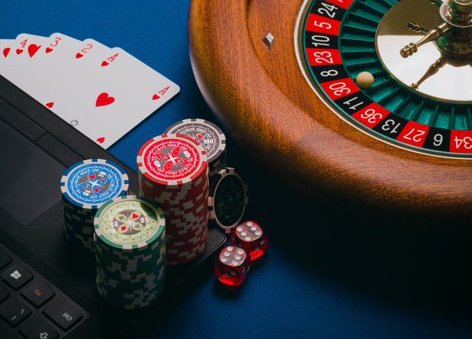 Online Casino: Spielautomaten und Live-Spiele im Überblick